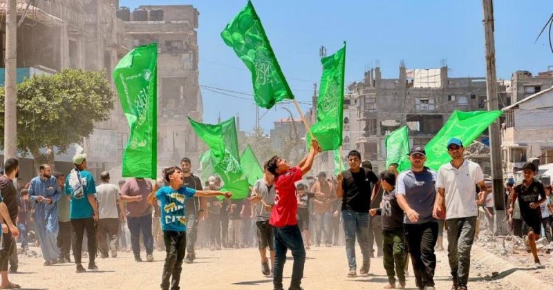 هتافات تشييع "هنية".. رسائل شعبية تؤكد تمسك الشارع بالمقاومة
