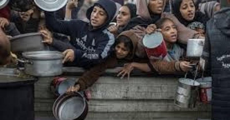 دراسة تحذر من تفاقم الأزمة الغذائية في غزة مع تقليص دور “المطبخ العالمي”