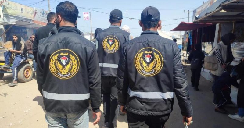 مباحث التموين في خانيونس تتلف أكثر من 3 أطنان من المواد الغذائية الفاسدة