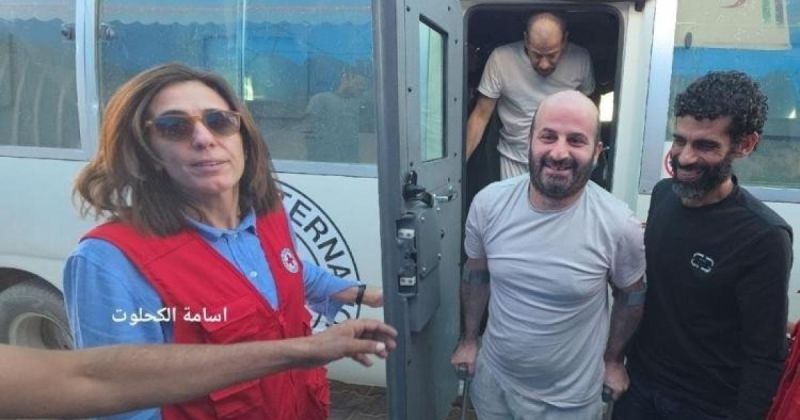 الصليب الأحمر يعلن الإفراج عن 7 أسرى من غزة ووصولهم إلى مستشفى شهداء الأقصى