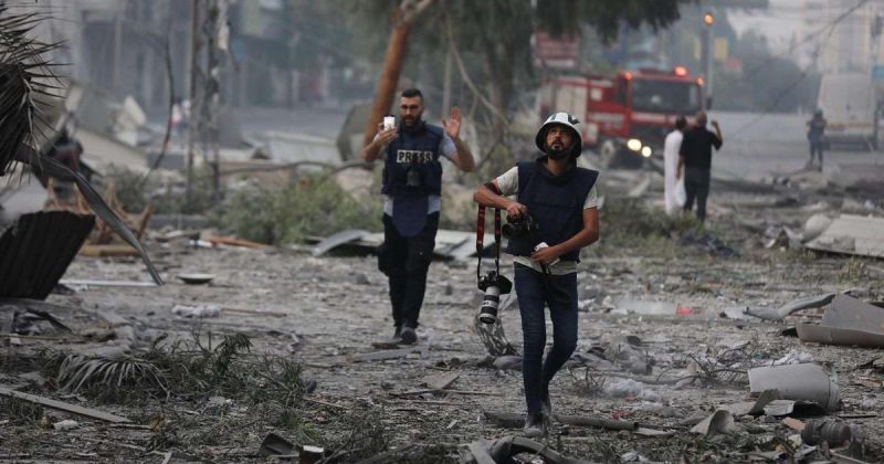 الأورومتوسطي يدعو لتحرك دولي عاجل لإنهاء العزل الإعلامي عن غزة وحماية الصحافيين
