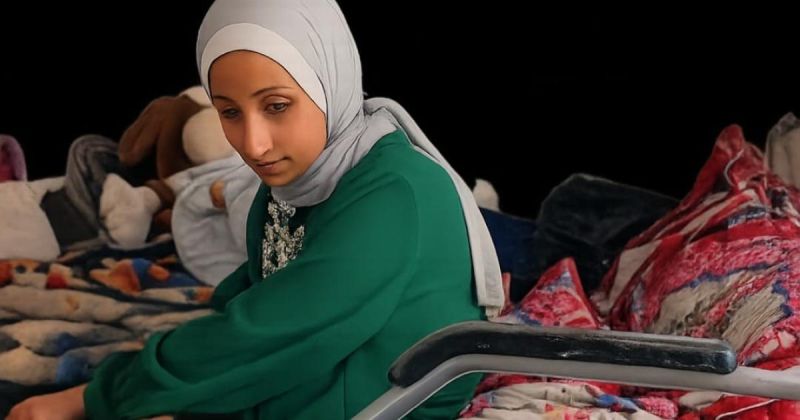 شروق أبو سكران.. فقدت زوجها وساقيها وصنعت من الكرتون حلمًا بالمشي