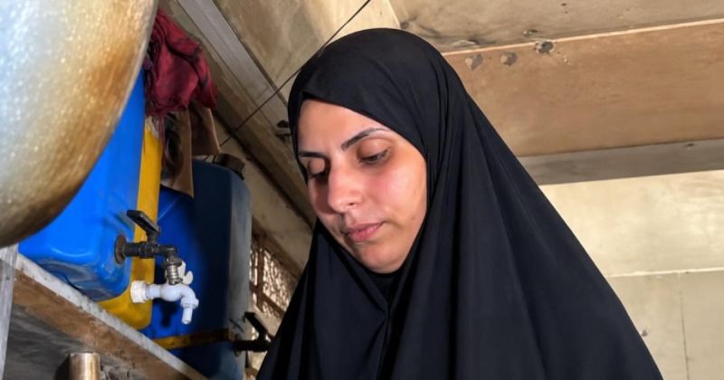 أماني شكشك.. السرطان يطاردها بين الخيام بعد أن دمّرت الحرب بيتها