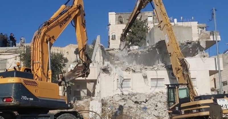 حماس تدعو للتصدي لسياسة هدم المنازل والمدارس بالضفة وتحذر من استهداف التعليم