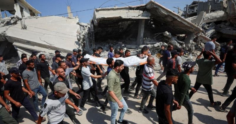 ثلاثة شهداء ومصابون بقصف إسرائيلي استهدف منزلاً وسط غزة