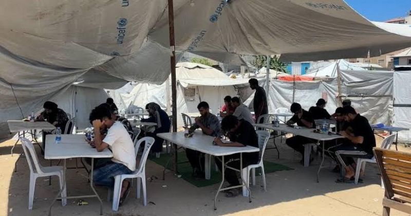 خيام بلا كهرباء.. وأحلام بلا توقف: غزة تنتظر نتائج الثانوية العامة!