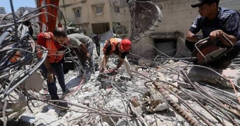 انتشال رفات 99 شهيدًا من تحت أنقاض منزل في حي الصبرة بمدينة غزة