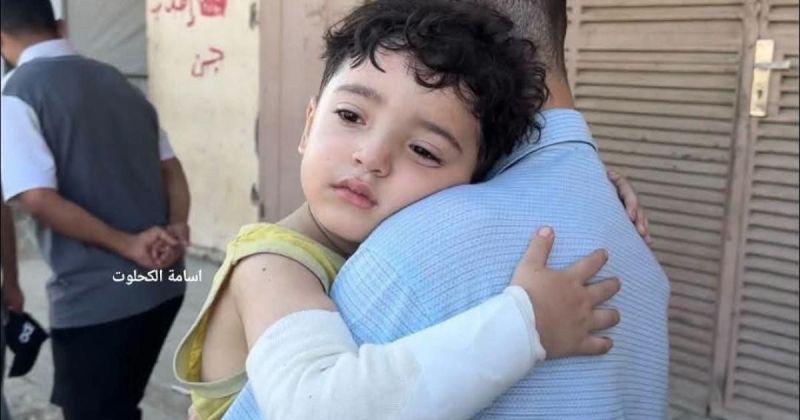 الطفل سامي أبو قاسم .. الناجي الوحيد من مجزرة عائلته في دير البلح