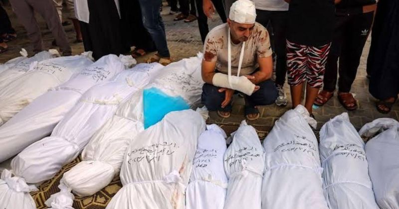 أزمة الأكفان تتفاقم في غزة.. تحذيرات من العجز عن مواراة الشهداء والوفيات بكرامة