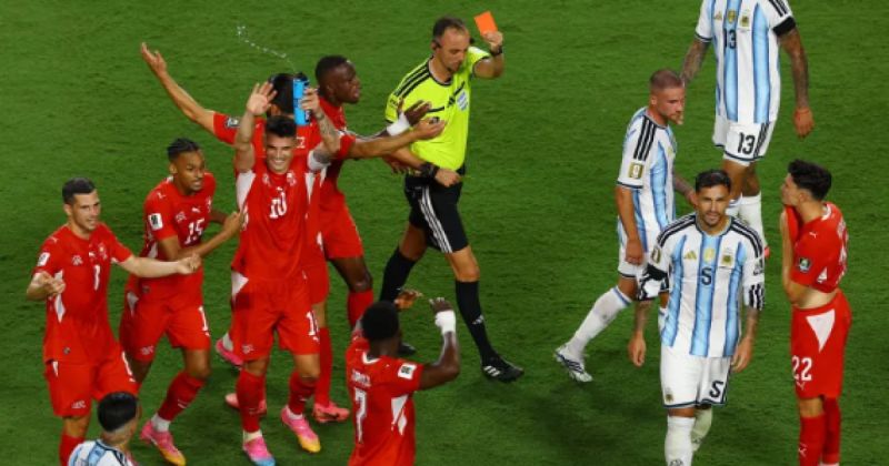 ما هو قانون "الهوية الخاطئة" الجديد الذي طرد لاعب سويسرا أمام الأرجنتين؟