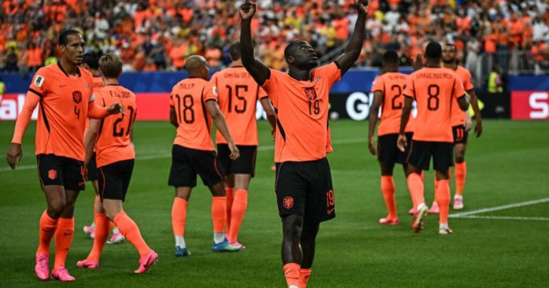 العنصرية تلاحق لاعبي هولندا بعد الإقصاء من المونديال