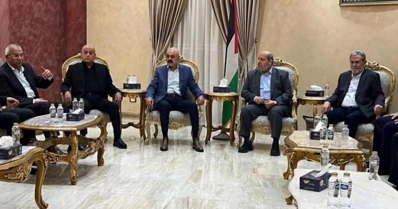 مقال:  حماس تعود من بوابة الانتخابات… وأبو مازن يمسك بالصافرة