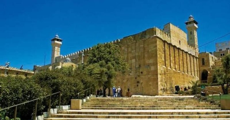 الحرم الإبراهيمي يفتح أبوابه بالكامل أمام المصلين لإحياء ذكرى المولد النبوي