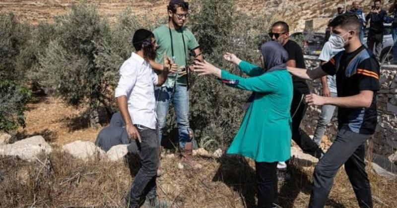 اعتداءات واسعة للمستوطنين في الضفة والقدس بحماية قوات الاحتلال