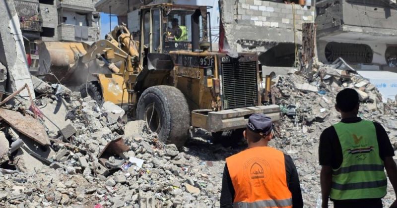 لأول مرة منذ وقف النار.. جباليا تزيل 300 طن من الركام