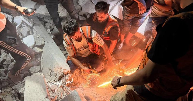 6 شهداء وعشرات المفقودين بانهيار بناية سكنية غرب غزة