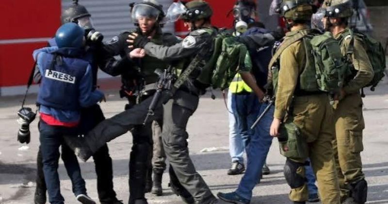 مركز الأسرى: الاحتلال يعتقل 39 صحفيًا فلسطينيًا بينهم 5 صحفيات