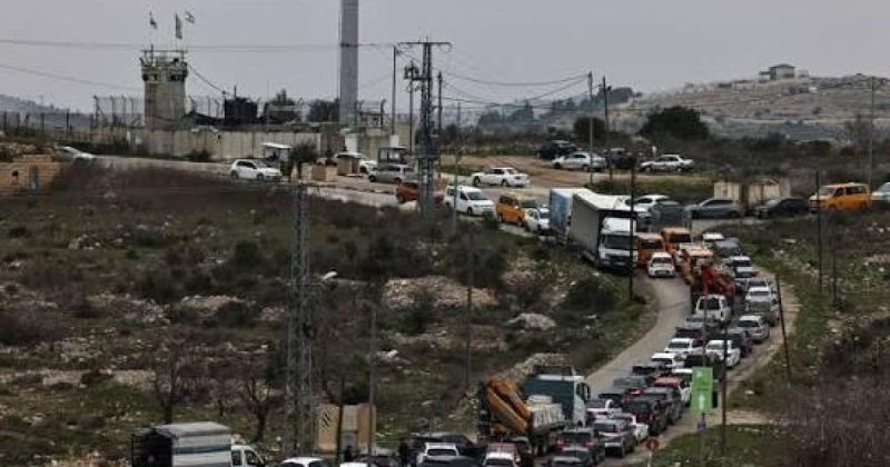942 حاجزًا في الضفة.. الخليل في قبضة الإغلاقات والتنكيل