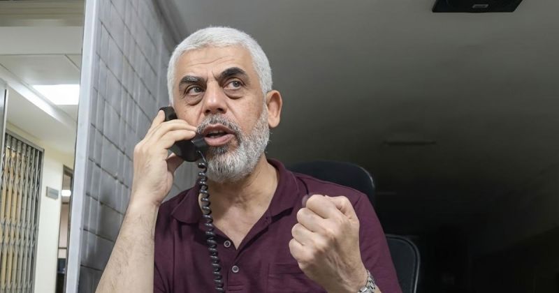 دموع السنوار التي أربكت المشهد