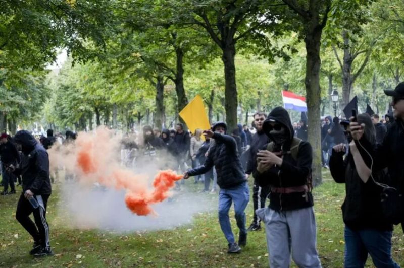 مواجهات عنيفة في لاهاي بين الشرطة ومئات المتظاهرين من اليمين المتطرف