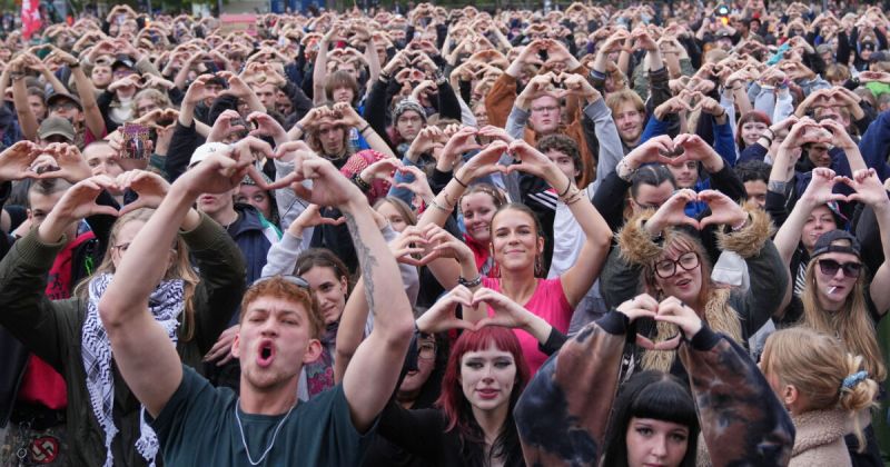 حراك شبابي واسع في ألمانيا: 165 ألف متظاهر يخرجون في 34 مدينة احتجاجاً على التجنيد وغلاء المعيشة