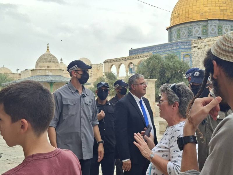 الخارجية الفلسطينية تدين اقتحام بن غفير للأقصى وتحذر من مخططات التقسيم الزماني والمكاني