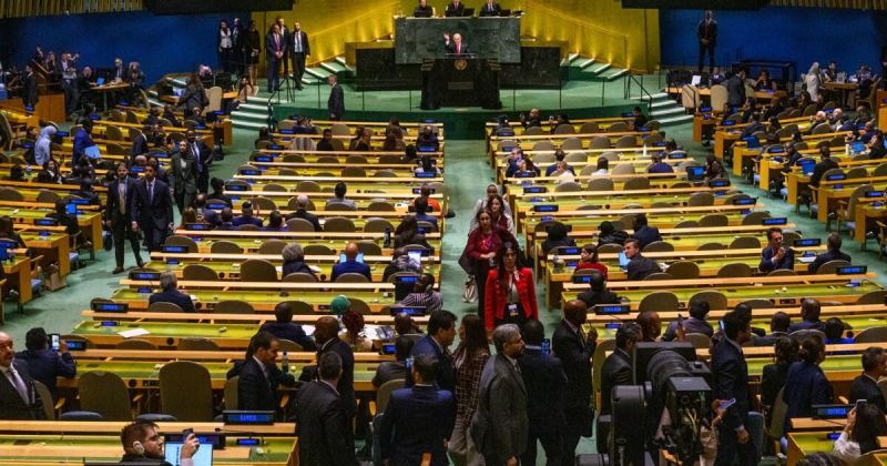 نتنياهو في الأمم المتحدة: خطاب تحت الحماية الأمريكية وتصاعد في العزلة الدولية
