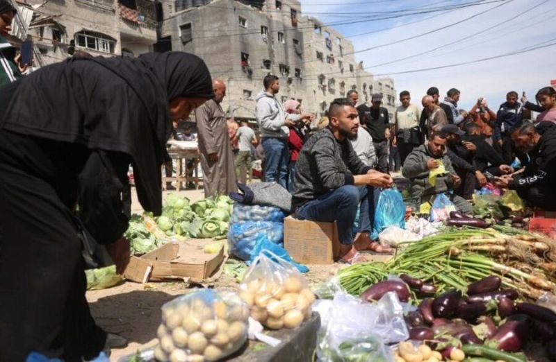 اتهامات متبادلة بين الاحتلال وحماس حول عرقلة دخول شاحنات البضائع إلى غزة