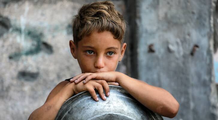 الاحتلال يعلق دخول بضائع القطاع الخاص إلى غزة وملادينوف يدعو لنشر قوة دولية