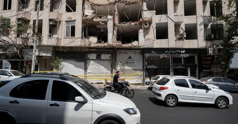 واشنطن تعلق هجماتها على إيران لمنح الدبلوماسية فرصة أخيرة