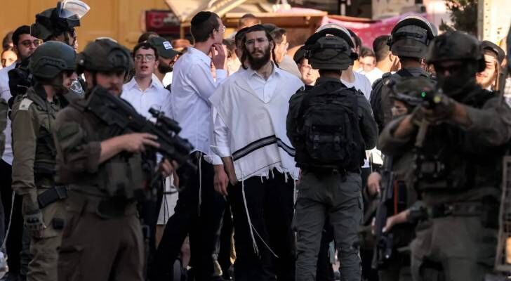محامٍ إسرائيلي يحرض على قتل سكان قرى فلسطينية ويصف اعتداءات المستوطنين بـ 'الانتقام المشروع'