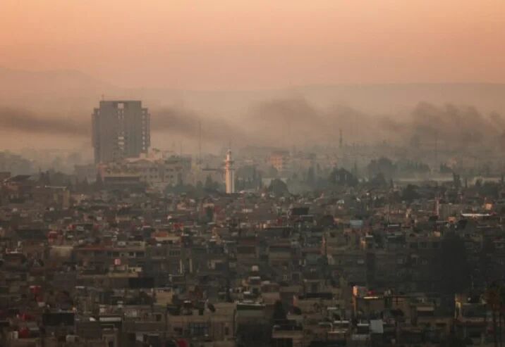 تصعيد إسرائيلي في سوريا: قصف مدفعي على ريف دمشق وتوغل بري في القنيطرة