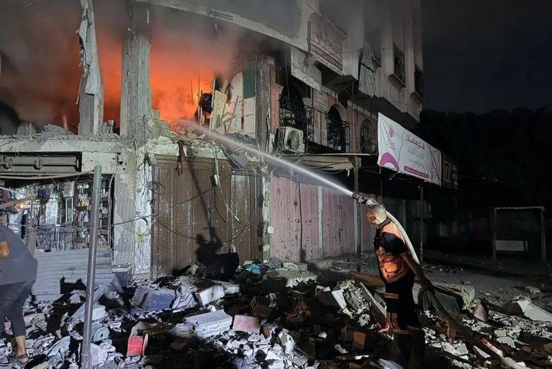 ليلة دامية في غزة: شهداء وجرحى في سلسلة غارات استهدفت خيام النازحين ومنازل سكنية