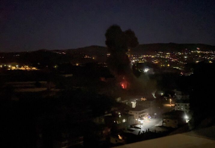تصعيد إسرائيلي في جنوب لبنان: غارات دامية تزامناً مع ترتيبات لجولة مفاوضات جديدة