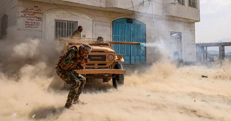 تصعيد عسكري واسع في اليمن وتحذيرات من كارثة صحية تهدد مستشفيات تعز
