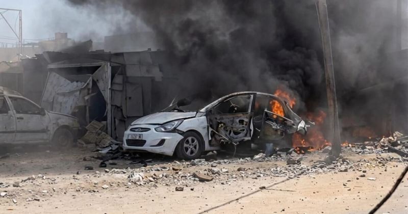 إصابات في غارة إسرائيلية استهدفت مركبة وسط مدينة غزة