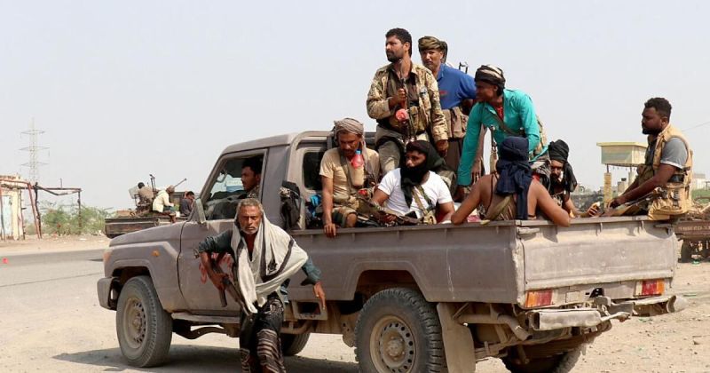 تصعيد ميداني في الساحل اليمني: الحوثيون يطمئنون الملاحة الدولية والعليمي يحذر من تهديد باب المندب