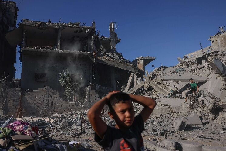 استشهاد طفل متأثراً بجراحه وإصابة 17 فلسطينياً في اعتداءات متواصلة لجيش الاحتلال على غزة