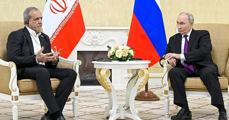 بوتين يعرض الوساطة في الشرق الأوسط خلال قمة مع بزشكيان في تركمانستان