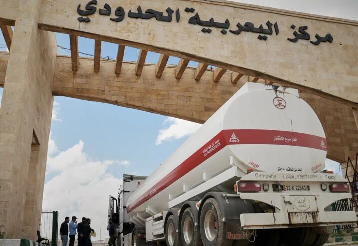 العراق يعلق الرحلات الجوية مع إيران ويعزز ممرات الطاقة عبر سوريا