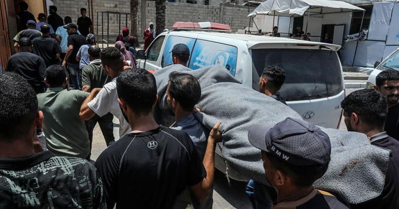 مجزرة في غزة تودي بحياة أسرة كاملة و'أطباء بلا حدود' تصعد مطالبها للإفراج عن الكوادر الطبية