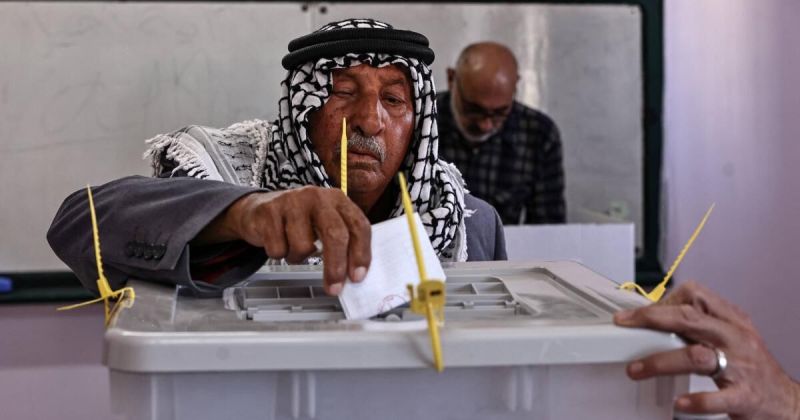 الانتخابات التشريعية الفلسطينية: استحقاق ديمقراطي يواجه تحديات الحوار الوطني وعرقلة الاحتلال
