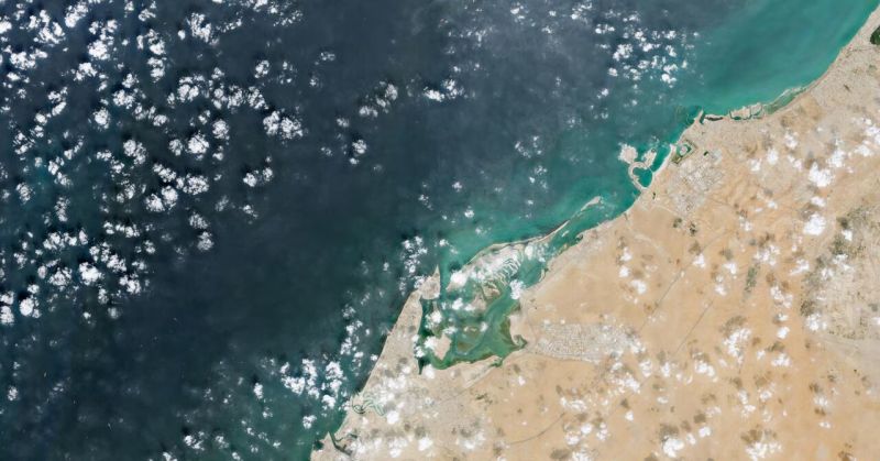 صور الأقمار الصناعية تكشف اتساع رقعة التلوث النفطي قبالة سواحل الإمارات