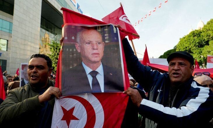 وزير تونسي سابق يطالب قيس سعيد بالاستقالة ويحذر من 'فراغ دستوري'