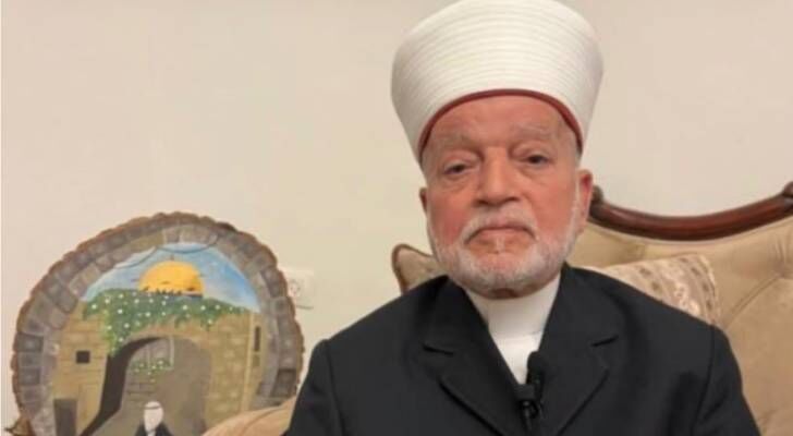 سلطات الاحتلال تمدد إبعاد مفتي القدس عن المسجد الأقصى لستة أشهر إضافية