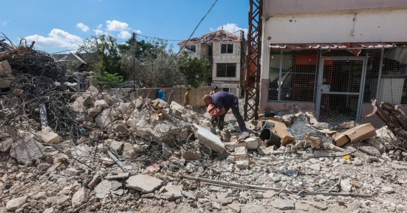دمار هائل في زوطر الغربية: الاحتلال يسحق نصف منازل البلدة والجيش اللبناني يبدأ فتح الطرقات