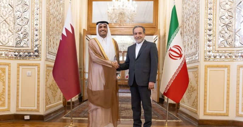 رئيس الوزراء القطري في طهران: وساطة مكثفة لخفض التصعيد وأمن مضيق هرمز
