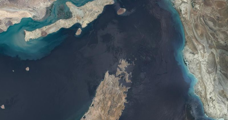تفاصيل الاتفاق الوشيك لإعادة فتح مضيق هرمز بوساطة عُمانية وأمريكية