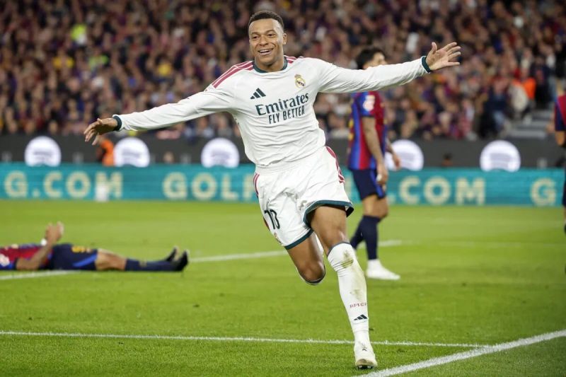 مبابي يقود ريال مدريد للفوز في الكلاسيكو ويؤكد: الصراع على اللقب لم يحسم بعد