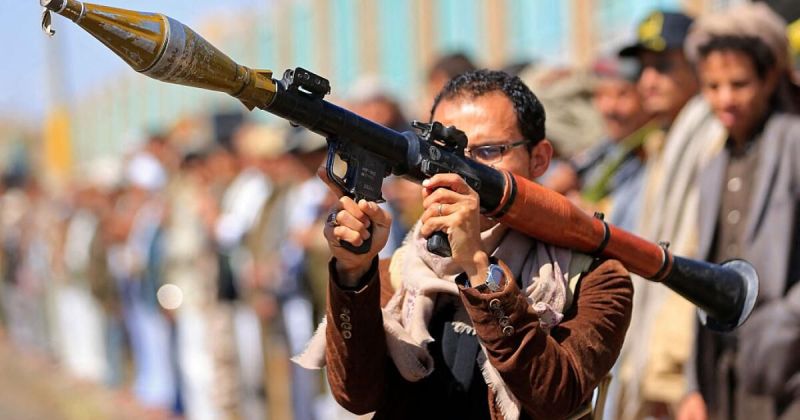 تصعيد عسكري في اليمن: صواريخ حوثية تستهدف قصر المعاشيق الرئاسي في عدن